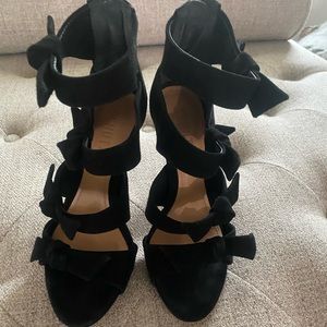 Schutz suede bow gladiators size 6